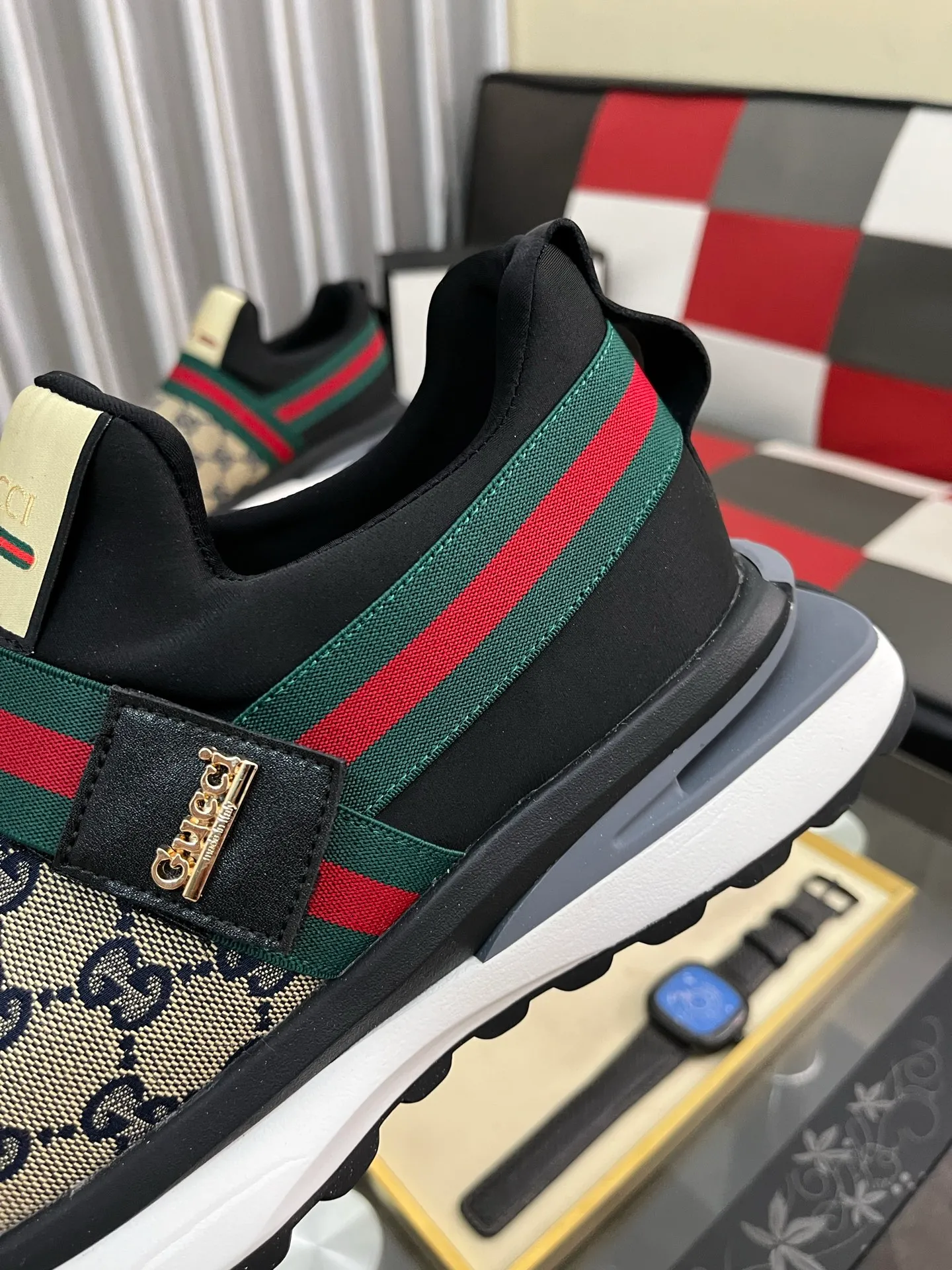 Men's shoes 💰458⌚️⌚️Gucci •Gucci original quality.~ Unique modern style sneakers. 🏃A must-have casual shoe for trendy men😍😍 Original brand imported from Italy, imported original leather, sheep lining (refuses to discolor and grind feet) Sole: Original sole provided by the original factory, French lazy style design ⚠️Fit to the feet, original quality attached, super comfortable original sole, code number: 38-443️⃣colors available